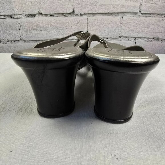 WOMENS ITALIAN SHOEMAKERS THONG WEDGE SANDAL SILVER SIZE 10  EUC - Picture 7 of 10